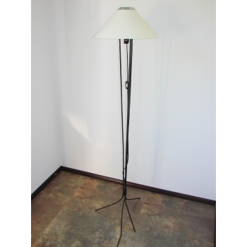 Minimalistyczna lampa podłogowa vintage